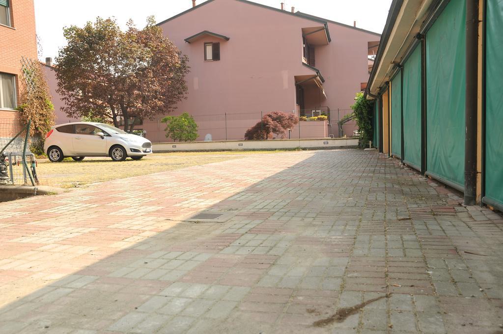 Borromeo Residenze Service S.A.S Peschiera Borromeo Eksteriør bilde