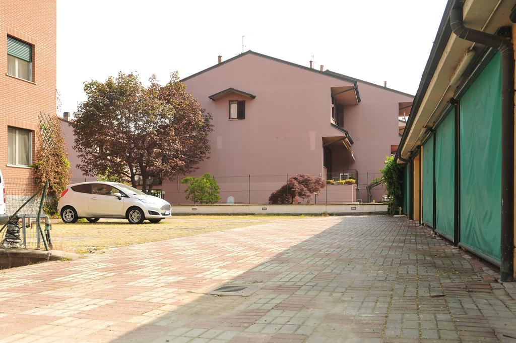 Borromeo Residenze Service S.A.S Peschiera Borromeo Eksteriør bilde